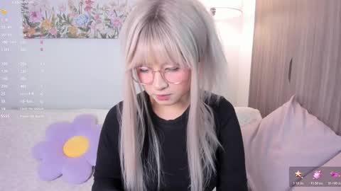 Sara  new account  give me thomb up  Follow me   help me reach 15k followers again   online show from October 19, 10:21 pm