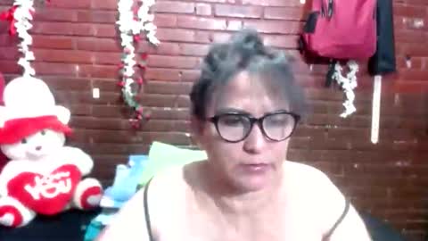Snapshot of sara_love43 chatting on May 4, 5:25 am Sara love online show from May 4, 5:25 am