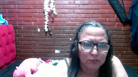 Snapshot of sara_love43 chatting on May 14, 7:59 am Sara love online show from May 14, 7:59 am