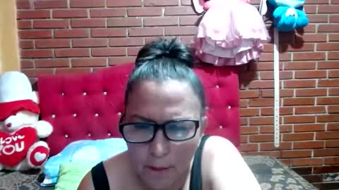 Snapshot of sara_love43 chatting on May 30, 7:49 am Sara love online show from May 30, 7:49 am