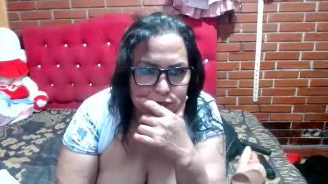 Snapshot of sara_love43 chatting on May 31, 6:53 am Sara love online show from May 31, 6:53 am