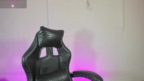 Snapshot of sara_love_1 chatting on April 21, 2:51 am Sara Love online show from April 21, 2:51 am