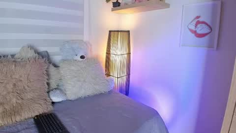 Snapshot of sara_madrid_ chatting on May 8, 11:48 am online show from May 8, 11:48 am
