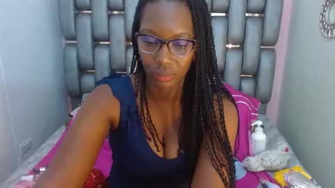 S A R A online show from November 12, 11:43 am