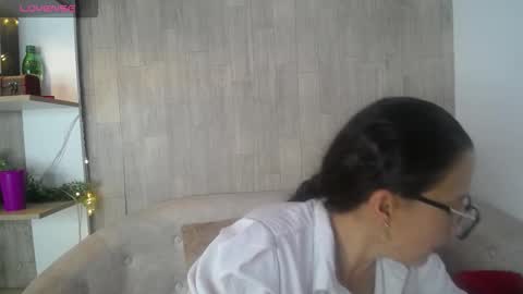 Sara   online show from February 4, 9:31 pm