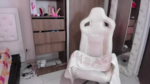 Snapshot of sara_martin_ chatting on January 16, 9:40 pm sara online show from January 16, 9:40 pm