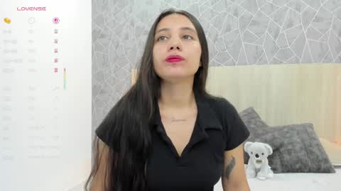 Snapshot of sara_melo chatting on May 19, 12:33 pm Sara online show from May 19, 12:33 pm