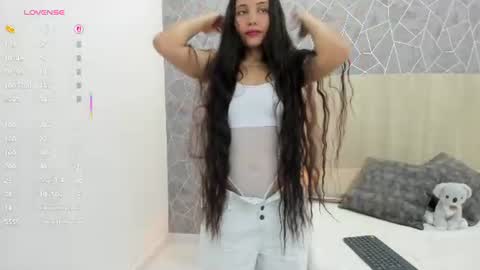 Snapshot of sara_melo chatting on June 11, 12:58 pm Sara online show from June 11, 12:58 pm