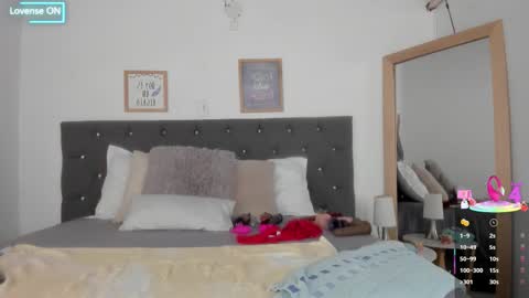 Sara  online show from January 8, 8:55 pm