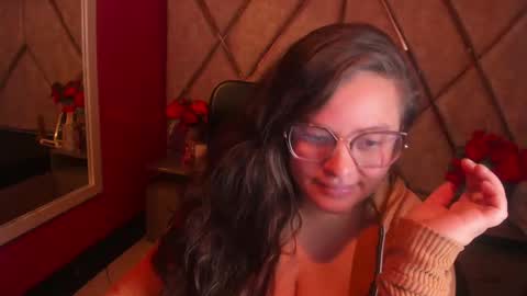 Snapshot of sara_thonson_ chatting on October 1, 3:34 am sara_thonson_ online show from October 1, 3:34 am