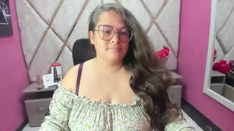 sara_thonson_ online show from April 11, 3:44 am