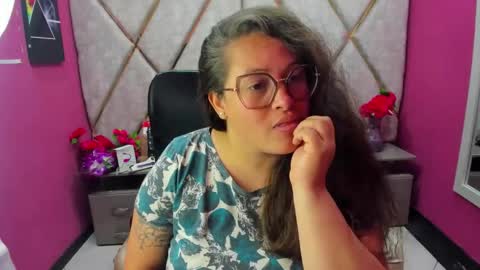 sara_thonson_ online show from April 18, 4:16 am