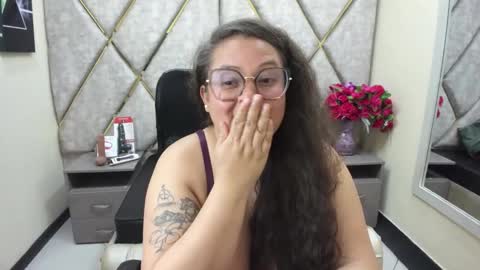 Snapshot of sara_thonson_ chatting on April 25, 5:10 am sara_thonson_ online show from April 25, 5:10 am