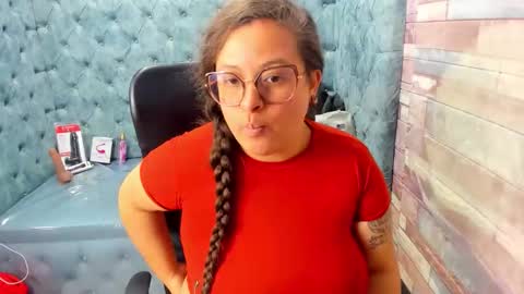 Snapshot of sara_thonson_ chatting on May 8, 5:02 am sara_thonson_ online show from May 8, 5:02 am