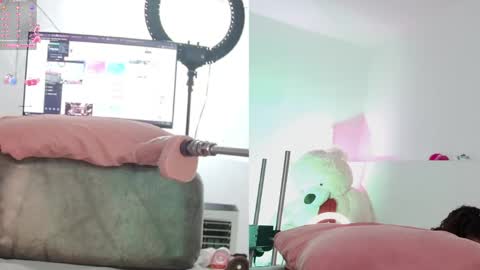 Snapshot of sara_velez_40 chatting on April 25, 10:40 am sara velez online show from April 25, 10:40 am