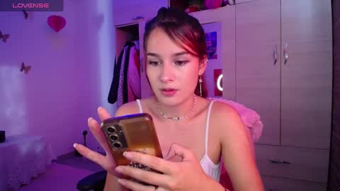 Snapshot of sara_wish_ chatting on December 4, 12:03 pm Bri online show from December 4, 12:03 pm