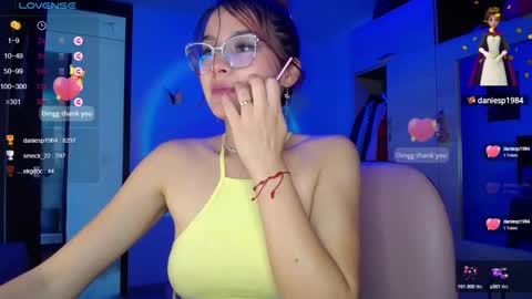 Snapshot of sara_wish_ chatting on December 8, 9:19 pm Bri online show from December 8, 9:19 pm