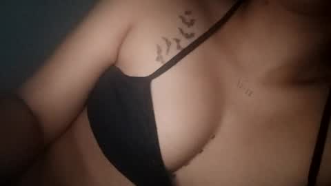 Snapshot of sara_y_rauw chatting on August 3, 5:28 am Sara online show from August 3, 5:28 am