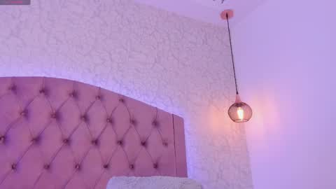 Snapshot of saraa_joness_ chatting on June 2, 6:32 pm Sara online show from June 2, 6:32 pm