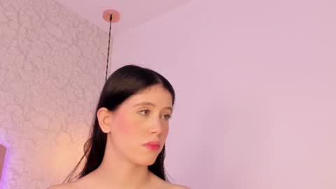 Snapshot of saraa_joness_ chatting on June 8, 7:14 pm Sara online show from June 8, 7:14 pm