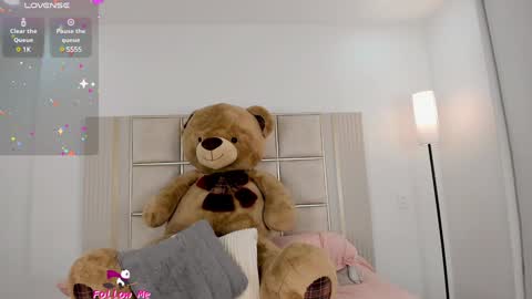 Snapshot of saraa_milleer chatting on January 10, 2:14 am Sara Miller online show from January 10, 2:14 am