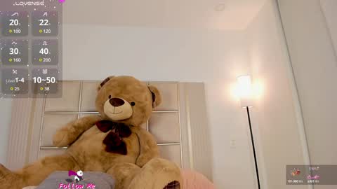 Snapshot of saraa_milleer chatting on January 15, 6:54 am Sara Miller online show from January 15, 6:54 am