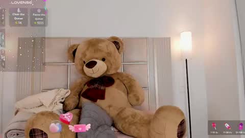 Snapshot of saraa_milleer chatting on February 12, 12:58 am Sara Miller online show from February 12, 12:58 am