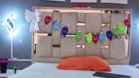 sara online show from December 17, 3:01 am