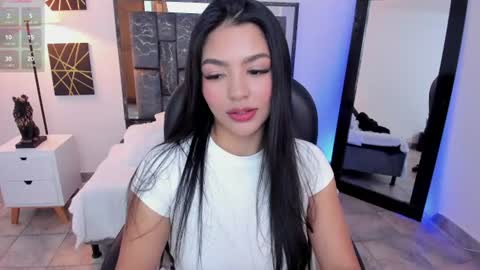Snapshot of saraa_stormy chatting on June 16, 7:49 pm saraa_stormy online show from June 16, 7:49 pm