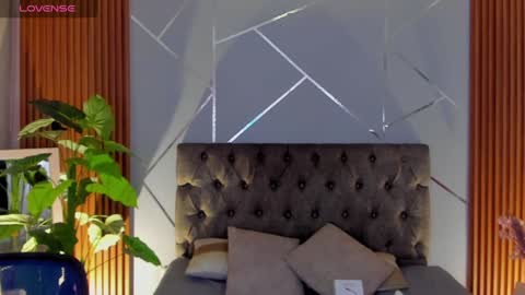 Snapshot of saraandsofi02 chatting on December 30, 2:20 am sofia gomez420 online show from December 30, 2:20 am