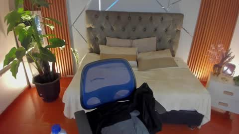 Snapshot of saraandsofi02 chatting on January 17, 8:02 am sofia gomez420 online show from January 17, 8:02 am