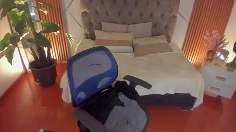 Snapshot of saraandsofi02 chatting on January 17, 11:06 am sofia gomez420 online show from January 17, 11:06 am