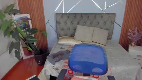 Snapshot of saraandsofi02 chatting on January 30, 10:29 am sofia gomez420 online show from January 30, 10:29 am