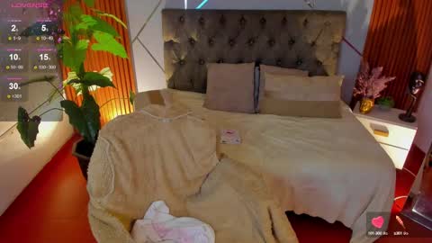 Snapshot of saraandsofi02 chatting on February 18, 8:38 am sofia gomez420 online show from February 18, 8:38 am