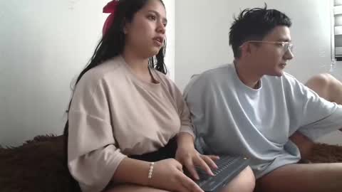 Snapshot of saraandthomas chatting on December 12, 7:15 pm sara and thomas online show from December 12, 7:15 pm