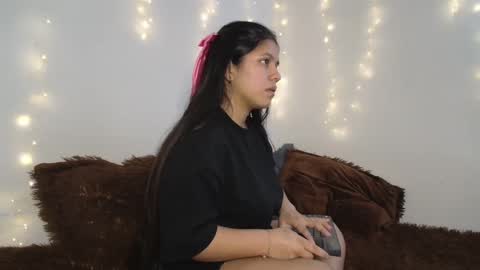 Snapshot of saraandthomas chatting on December 12, 10:20 pm sara and thomas online show from December 12, 10:20 pm