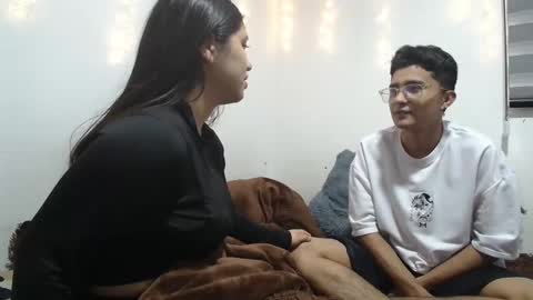 Snapshot of saraandthomas chatting on January 11, 2:41 am sara and thomas online show from January 11, 2:41 am