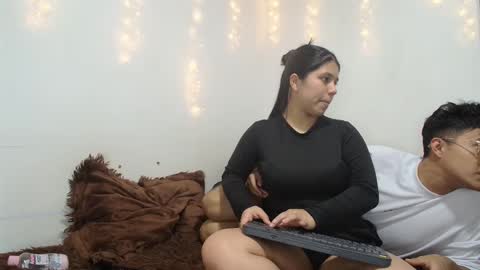 Snapshot of saraandthomas chatting on January 11, 5:41 am sara and thomas online show from January 11, 5:41 am