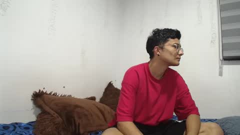 Snapshot of saraandthomas chatting on January 26, 3:27 am sara and thomas online show from January 26, 3:27 am