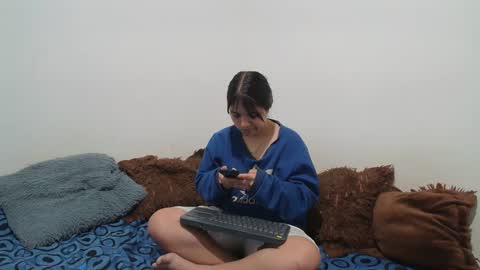 Snapshot of saraandthomas chatting on October 5, 1:37 am sara and thomas online show from October 5, 1:37 am