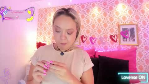 SaraAvila  online show from February 15, 10:17 pm