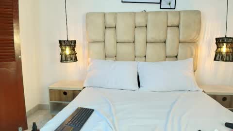 Snapshot of sarablonde_t chatting on May 16, 7:45 pm sarablonde_t online show from May 16, 7:45 pm