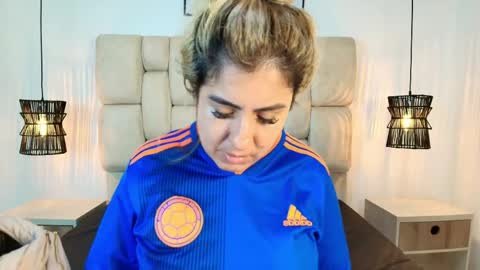 Snapshot of sarablonde_t chatting on June 2, 7:27 pm sarablonde_t online show from June 2, 7:27 pm