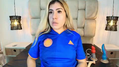 Snapshot of sarablonde_t chatting on July 3, 6:36 pm sarablonde_t online show from July 3, 6:36 pm