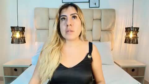 Snapshot of sarablonde_t chatting on July 23, 7:56 pm sarablonde_t online show from July 23, 7:56 pm