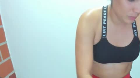 Snapshot of saracox2 chatting on November 20, 11:04 pm Sara online show from November 20, 11:04 pm