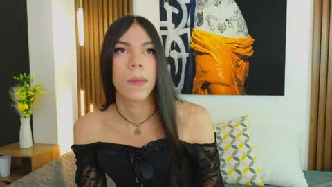 Snapshot of saracutie_ chatting on April 19, 8:00 pm Sara online show from April 19, 8:00 pm