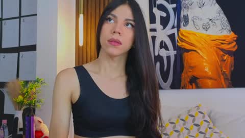 Snapshot of saracutie_ chatting on May 5, 9:01 pm Sara online show from May 5, 9:01 pm