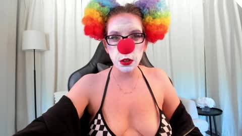 Snapshot of saradesirexo chatting on May 21, 1:40 pm Sara Desire online show from May 21, 1:40 pm