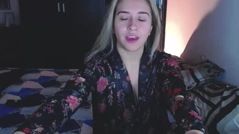 Snapshot of saradiazxxx chatting on February 24, 8:34 am saradiazxxx online show from February 24, 8:34 am